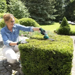 Bosch ISIO Cordless Shape & Edge Hedge Trimmer 10 Bosch ISIO Cordless Shape & Edge Hedge Trimmer -Garden Tools Shop 190646 1