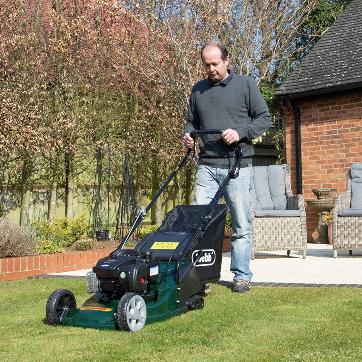 Webb RR17SP 43cm Self-Propelled ABS-Deck Rear-Roller Rotary Petrol Mower 2 Webb RR17SP 43cm Self-Propelled ABS-Deck Rear-Roller Rotary Petrol Mower - Image 2