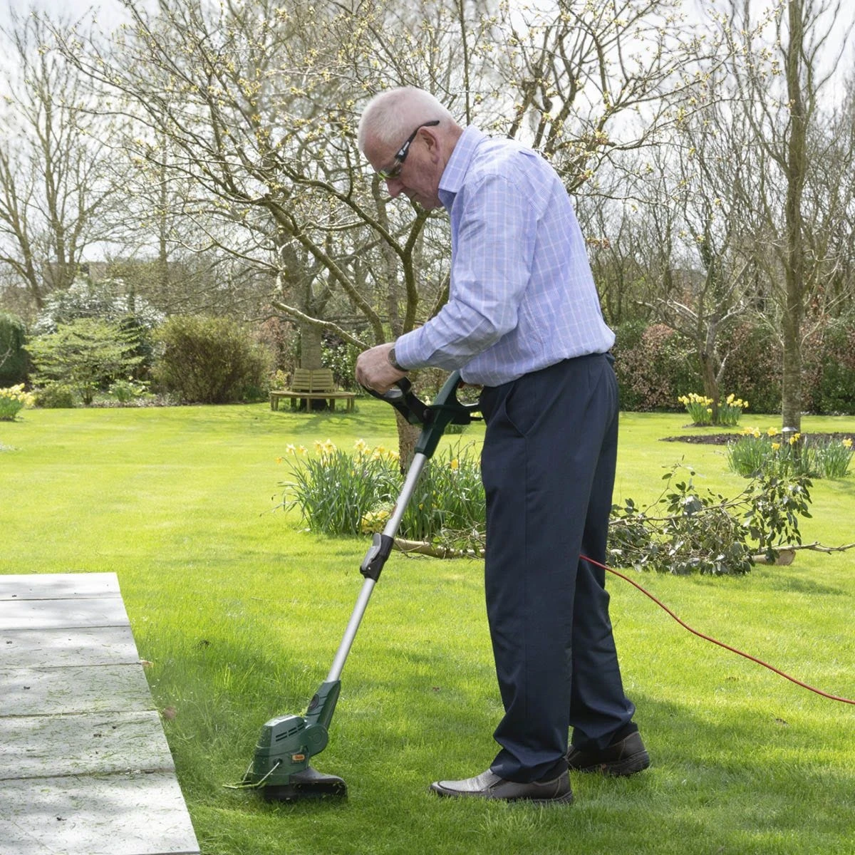 Webb Classic 450W 25cm (10") Grass Trimmer & Edger 3 Webb Classic 450W 25cm (10") Grass Trimmer & Edger - Image 3