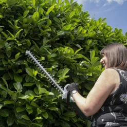 Webb 50cm (20") 20V Cordless Hedge Trimmer With Battery & Charger 18 Webb 50cm (20") 20V Cordless Hedge Trimmer With Battery & Charger -Garden Tools Shop 234842 08