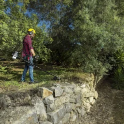 McCulloch 33cc 43cm (17") Straight Shaft Cow Horn Handled Petrol Brushcutter 8 McCulloch 33cc 43cm (17") Straight Shaft Cow Horn Handled Petrol Brushcutter -Garden Tools Shop 235443 04