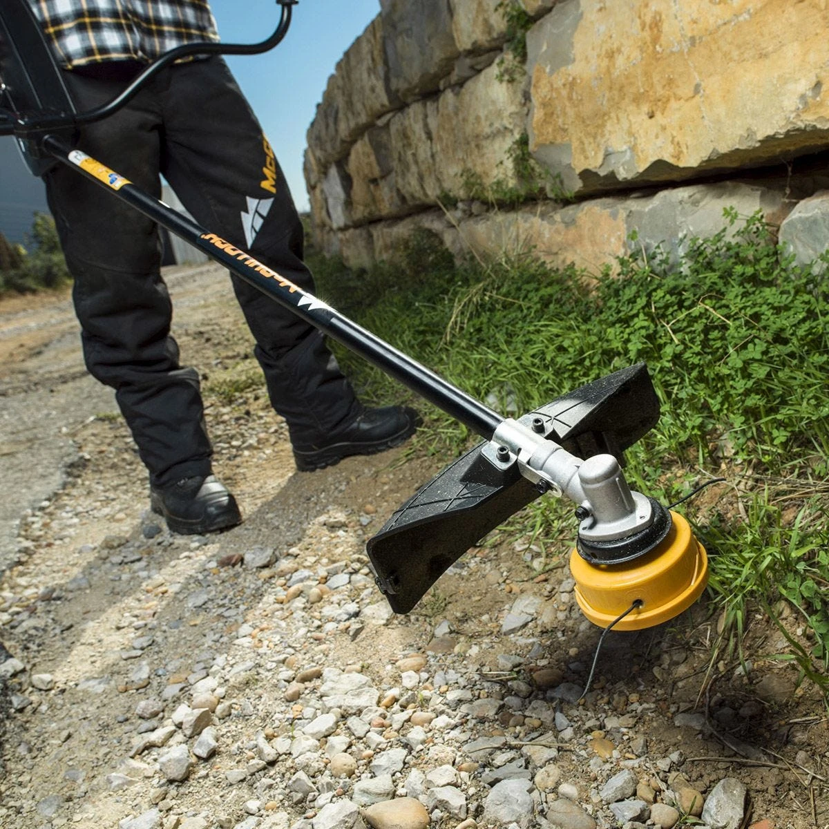 McCulloch 43cc 42cm (16.5") Straight Shaft Cow Horn Handled Petrol Brushcutter 2 McCulloch 43cc 42cm (16.5") Straight Shaft Cow Horn Handled Petrol Brushcutter - Image 2