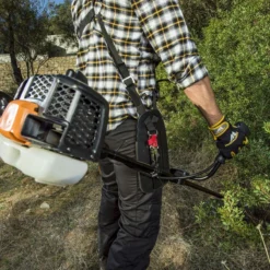 McCulloch 43cc 42cm (16.5") Straight Shaft Cow Horn Handled Petrol Brushcutter 9 McCulloch 43cc 42cm (16.5") Straight Shaft Cow Horn Handled Petrol Brushcutter -Garden Tools Shop 235444 05