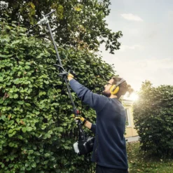 McCulloch 33cc Straight Shaft Loop Handle 4-in-1 Multi-cutter -Garden Tools Shop 235447 03