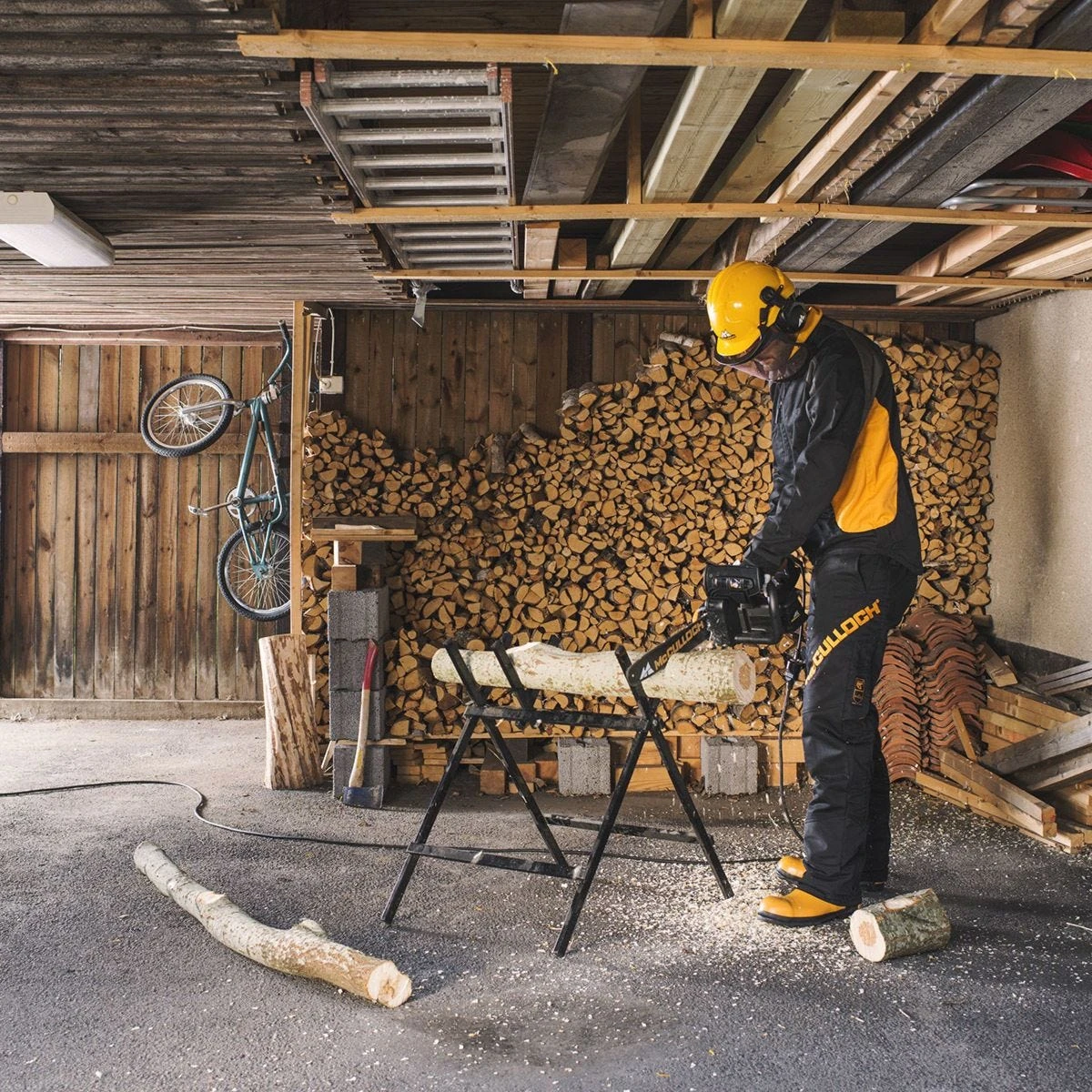 McCulloch 40cm (16") Electric Chainsaw 3 McCulloch 40cm (16") Electric Chainsaw - Image 3