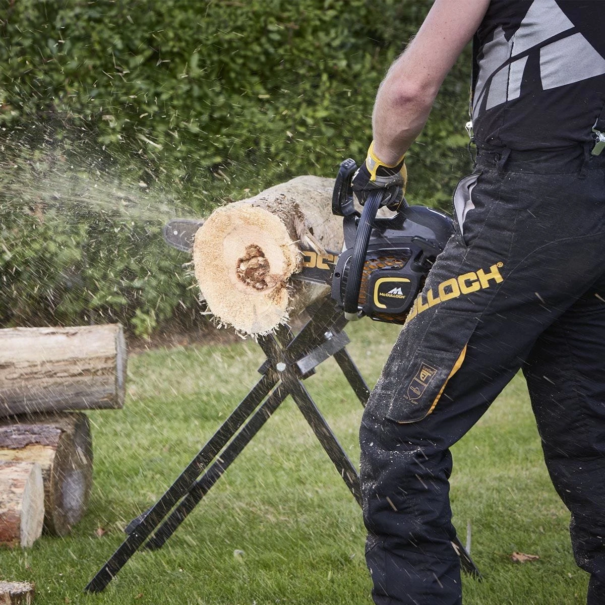 McCulloch 35cm (14") Petrol Chainsaw 4 McCulloch 35cm (14") Petrol Chainsaw - Image 4