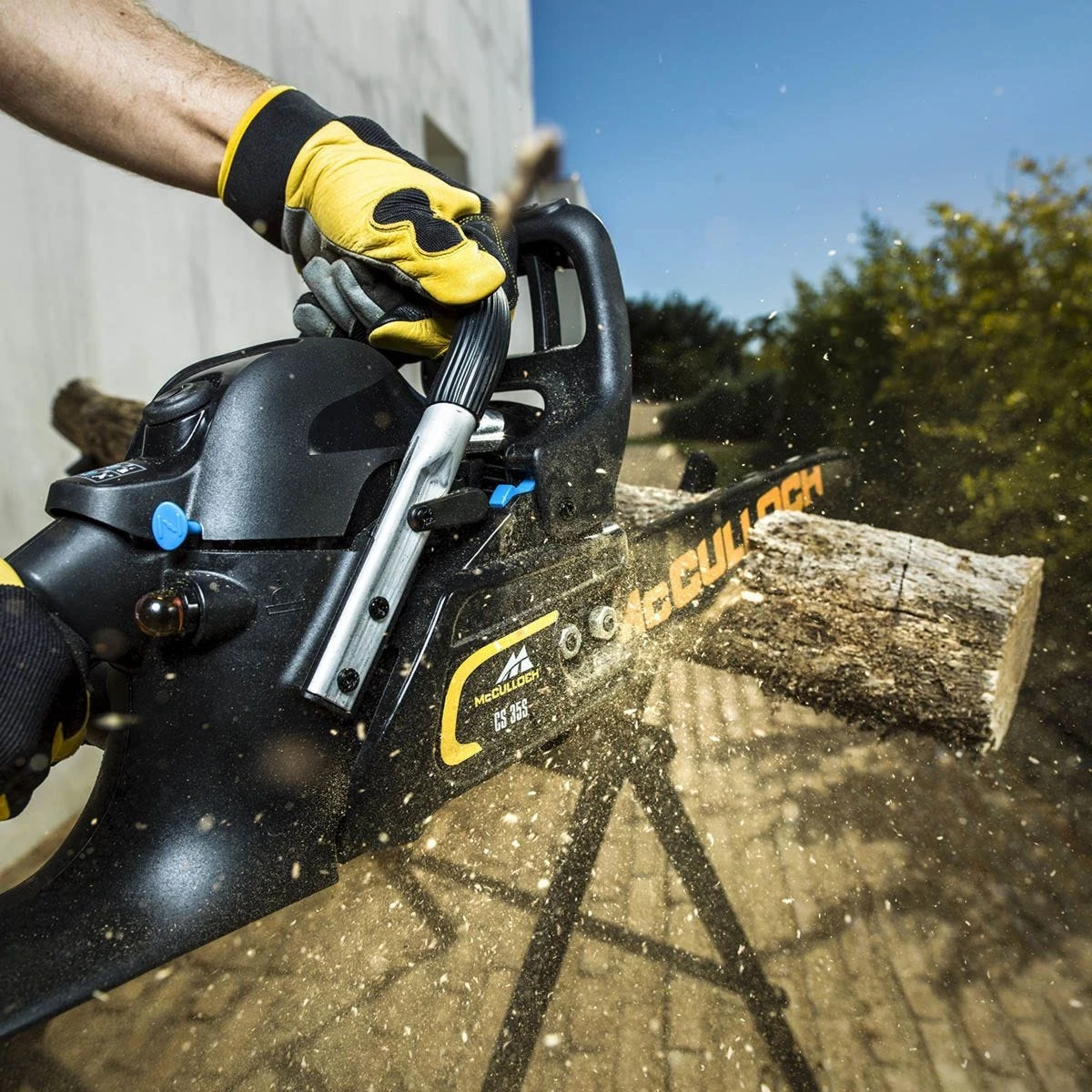 McCulloch 35cm (14") Petrol Chainsaw 2 McCulloch 35cm (14") Petrol Chainsaw - Image 2