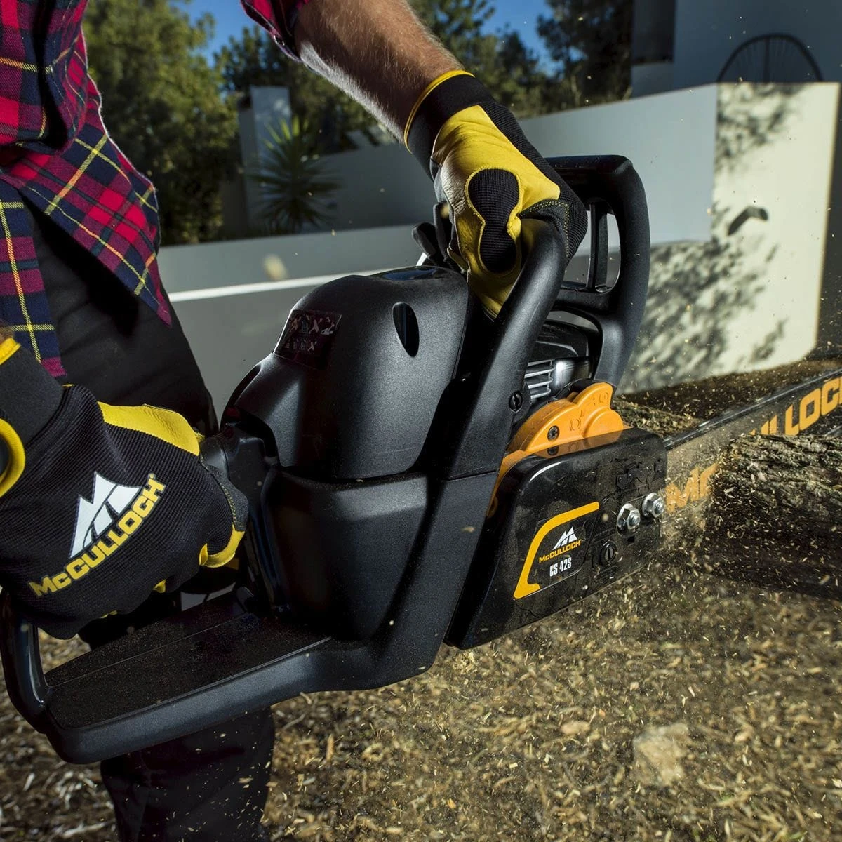 McCulloch 40.5cm (16") Petrol Chainsaw 2 McCulloch 40.5cm (16") Petrol Chainsaw - Image 2