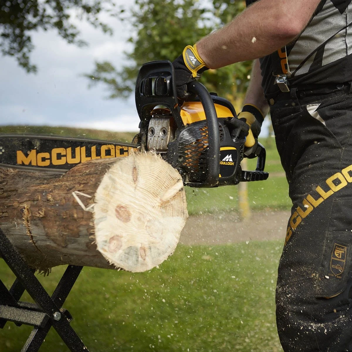 McCulloch 46cm (18") Petrol Chainsaw 4 McCulloch 46cm (18") Petrol Chainsaw - Image 4