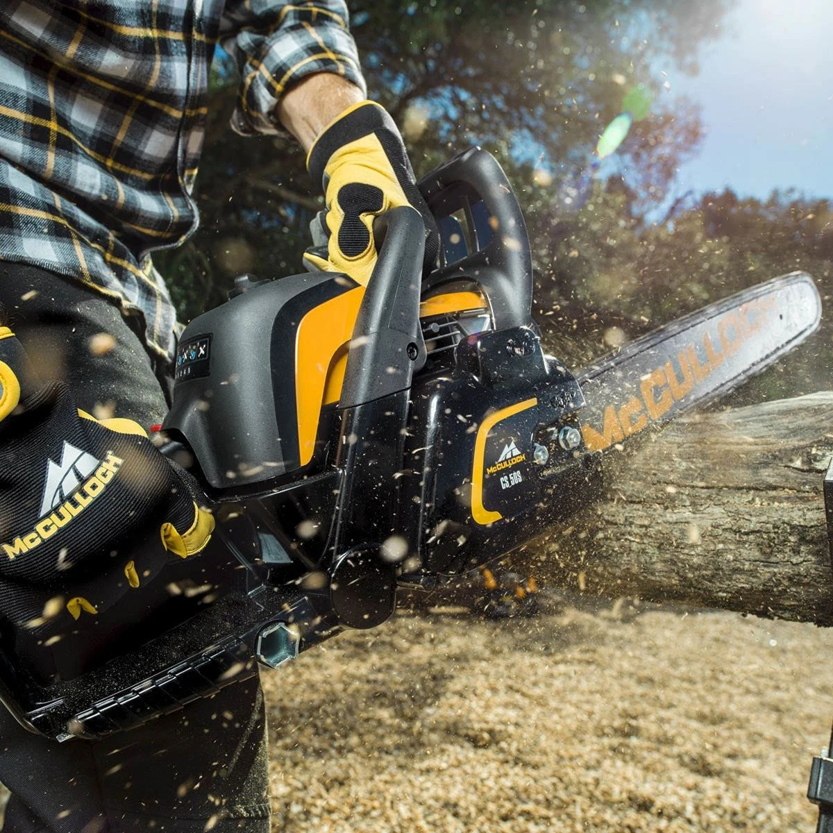 McCulloch 46cm (18") Petrol Chainsaw 2 McCulloch 46cm (18") Petrol Chainsaw - Image 2