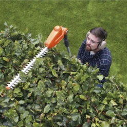 Flymo Sabre Cut C-Link 42cm (16.5") 20V Cordless Hedge Trimmer -Garden Tools Shop 235459 07