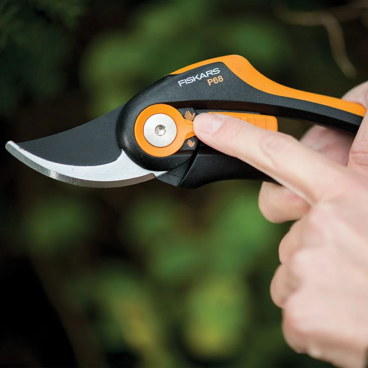 Fiskars SmartFit Pruner Bypass P68 3 Fiskars SmartFit Pruner Bypass P68 - Image 3
