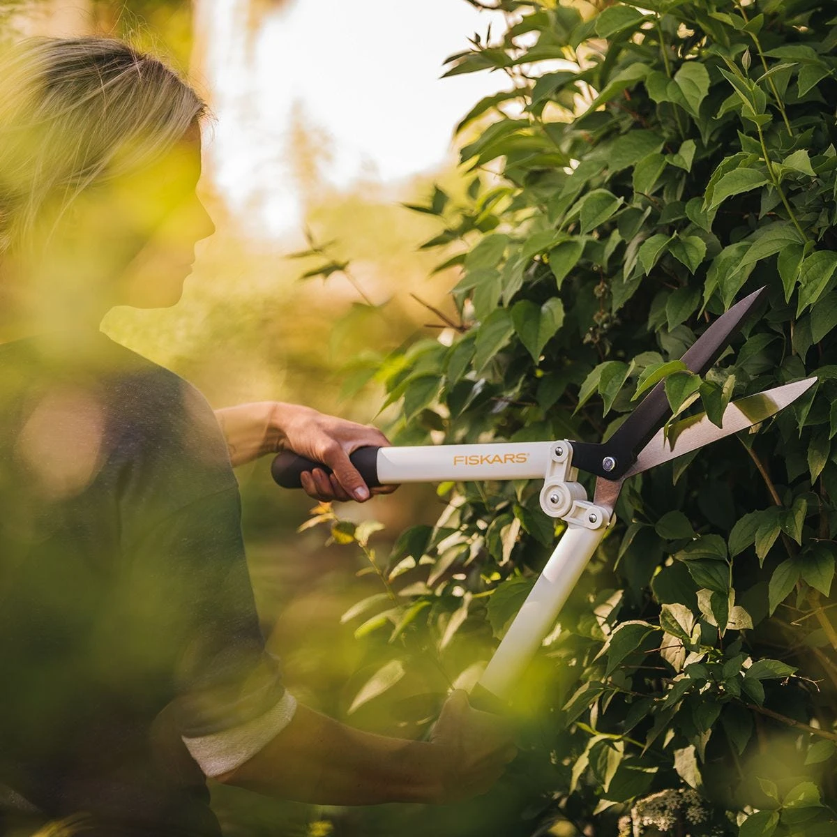 Fiskars Light Hedge Shear HS53 - White 2 Fiskars Light Hedge Shear HS53 - White - Image 2