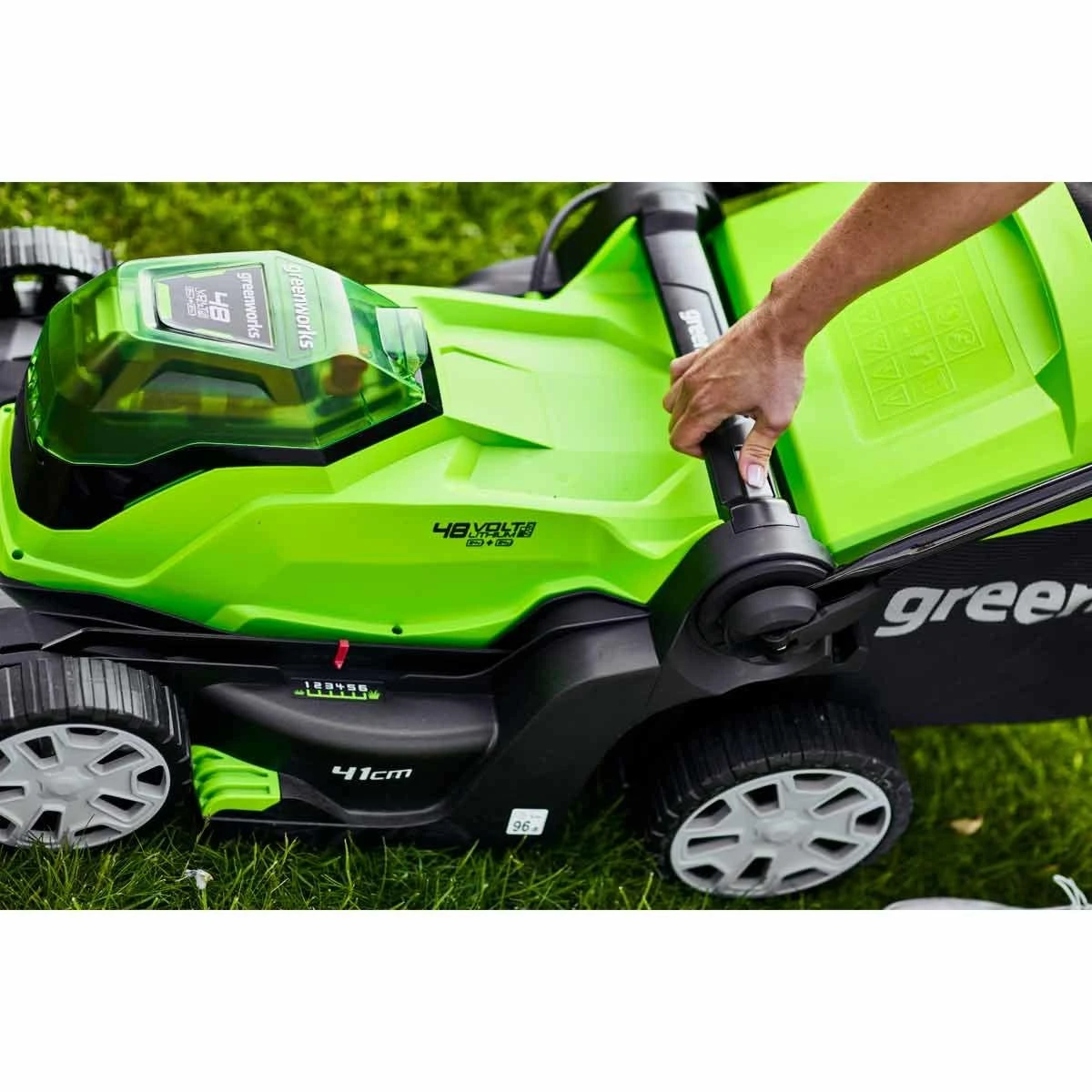 Greenworks 48v Cordless 41cm Lawnmower With Two 24v 2Ah Batteries & 2A Charger 7 Greenworks 48v Cordless 41cm Lawnmower With Two 24v 2Ah Batteries & 2A Charger - Image 7