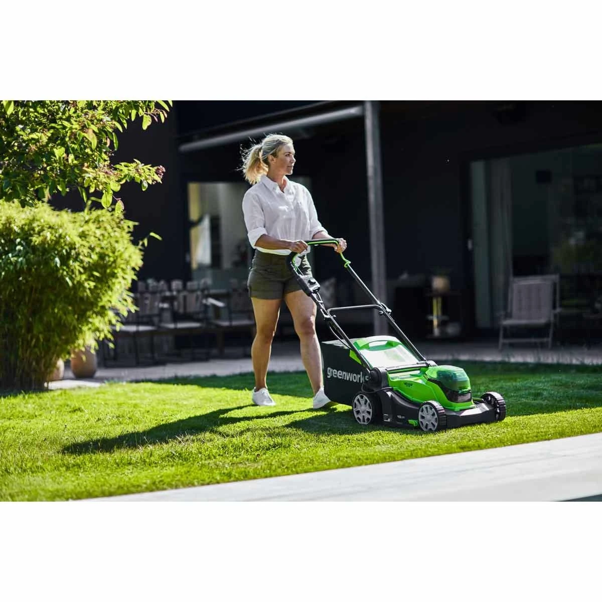Greenworks 48v Cordless 41cm Lawnmower With Two 24v 2Ah Batteries & 2A Charger 8 Greenworks 48v Cordless 41cm Lawnmower With Two 24v 2Ah Batteries & 2A Charger - Image 8