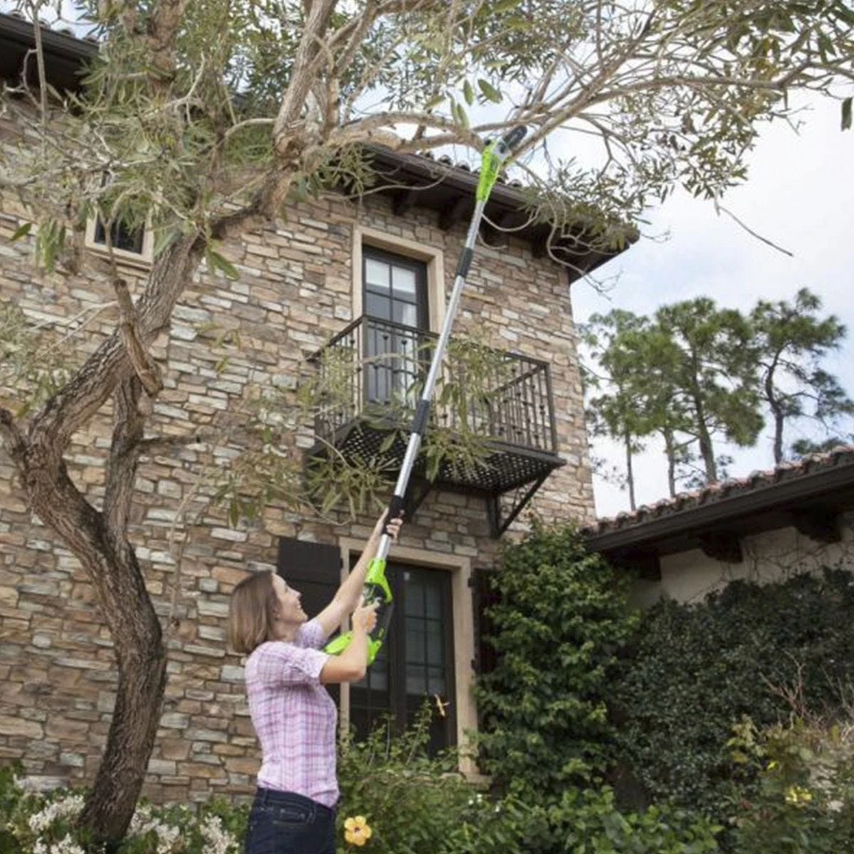 Greenworks 24v Cordless Pole Saw (Tool Only) 3 Greenworks 24v Cordless Pole Saw (Tool Only) - Image 3