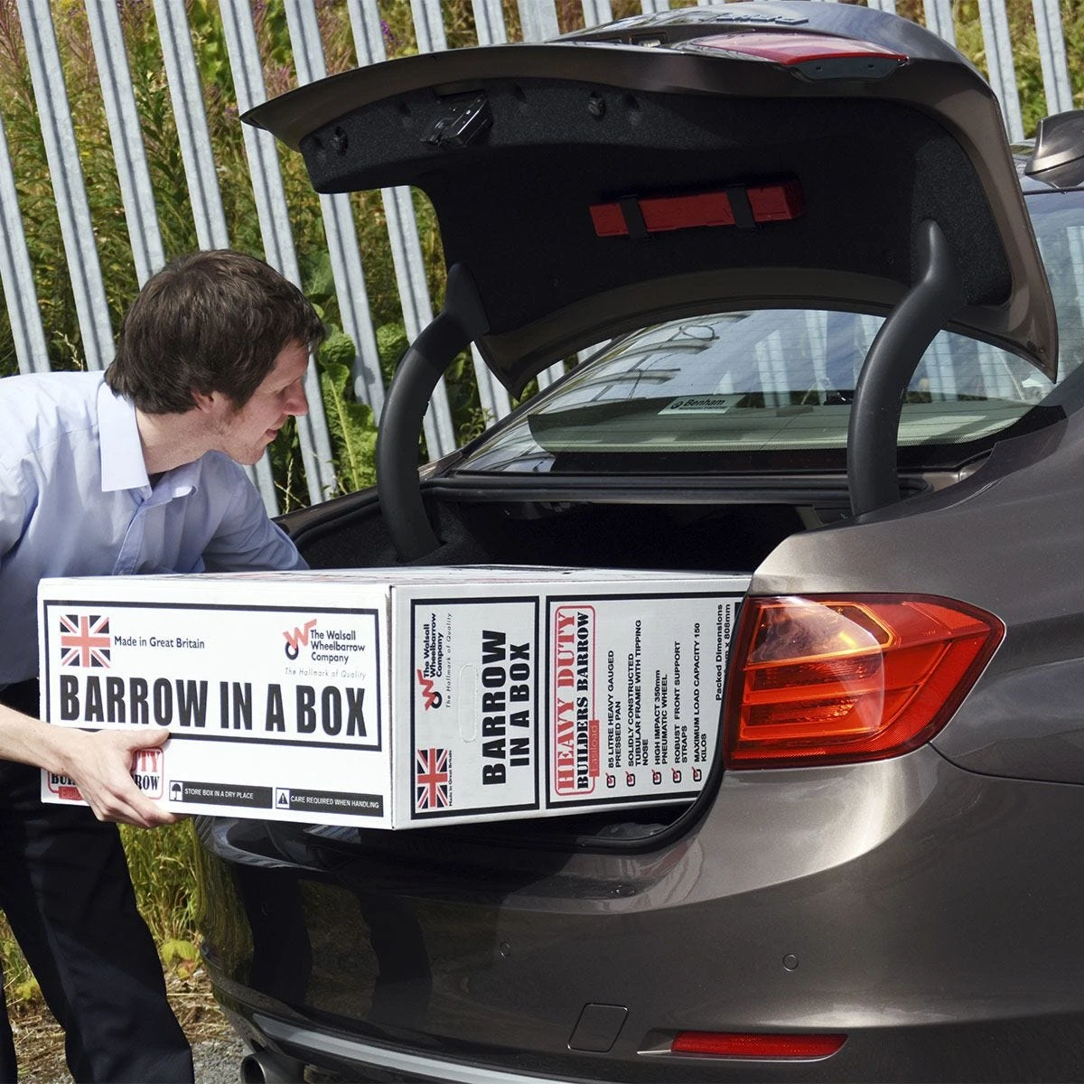 Walsall Wheelbarrow 90L Polypropylene Barrow In A Box With Punture Proof Wheel - Green 3 Walsall Wheelbarrow 90L Polypropylene Barrow In A Box With Punture Proof Wheel - Green - Image 3