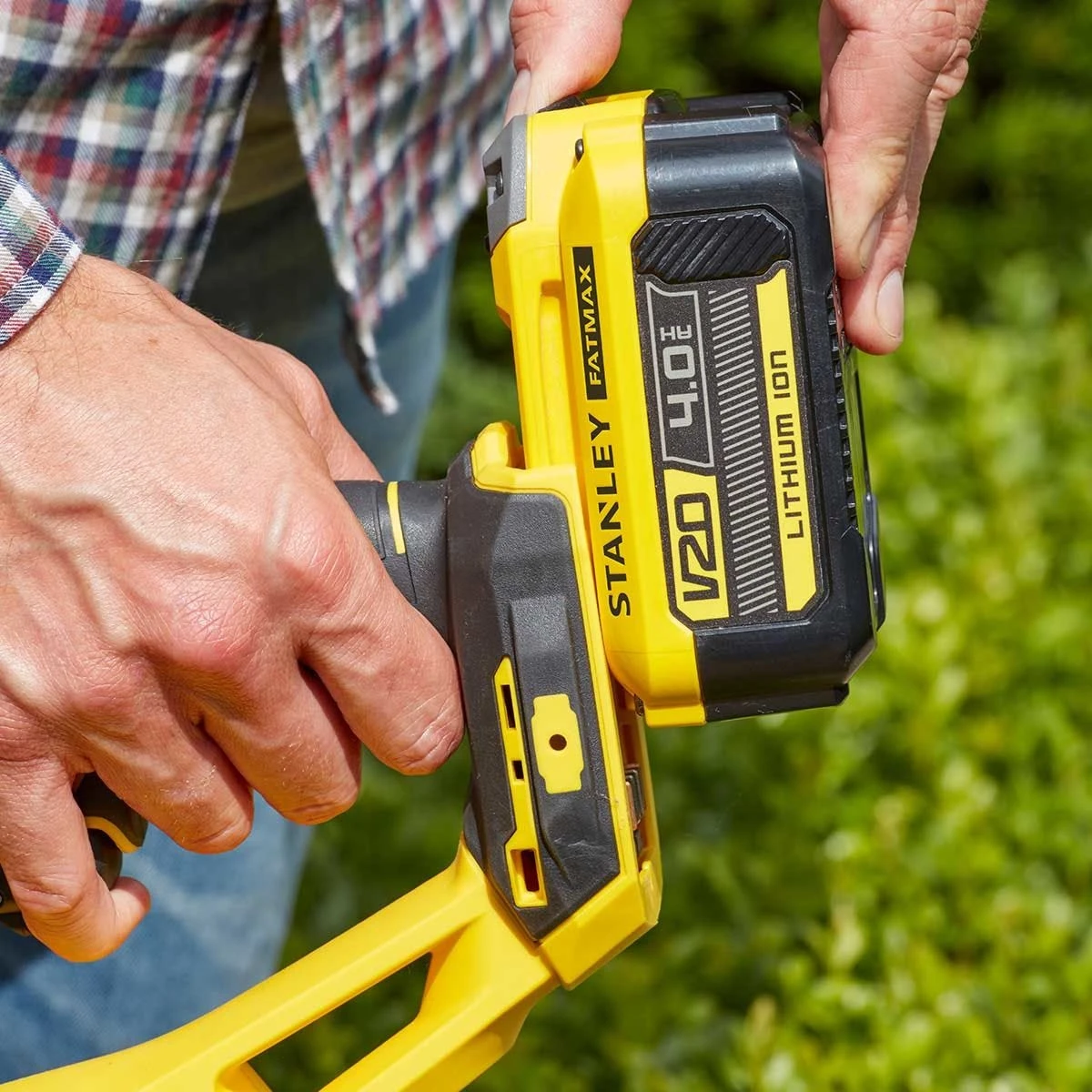 Stanley FatMax V20 18v Cordless 55cm Hedge Trimmer 6 Stanley FatMax V20 18v Cordless 55cm Hedge Trimmer - Image 6