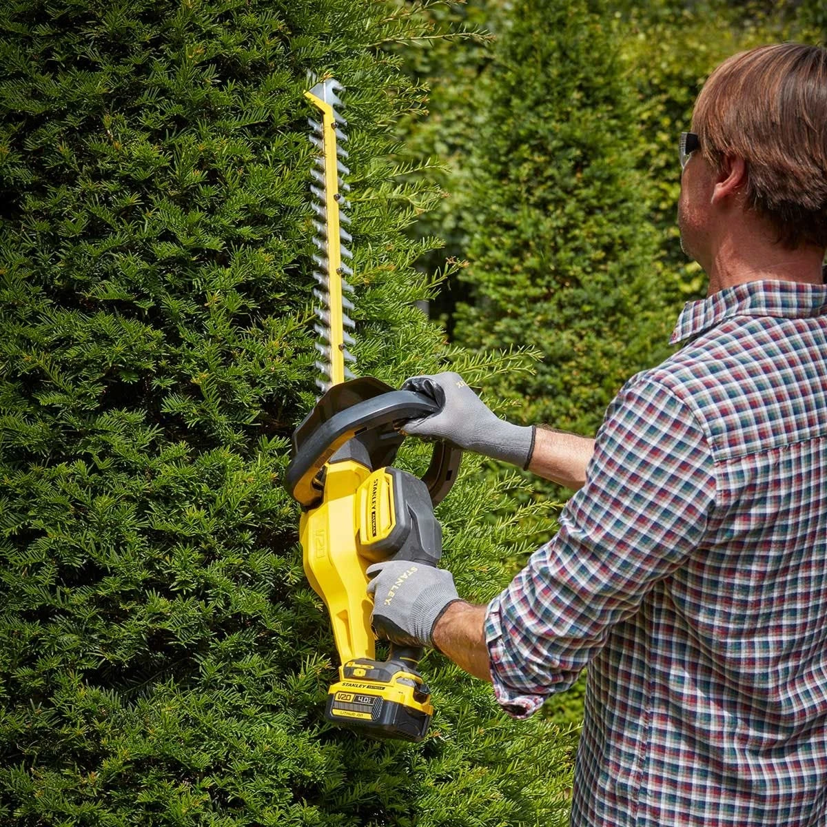 Stanley FatMax V20 18v Cordless 55cm Hedge Trimmer 3 Stanley FatMax V20 18v Cordless 55cm Hedge Trimmer - Image 3