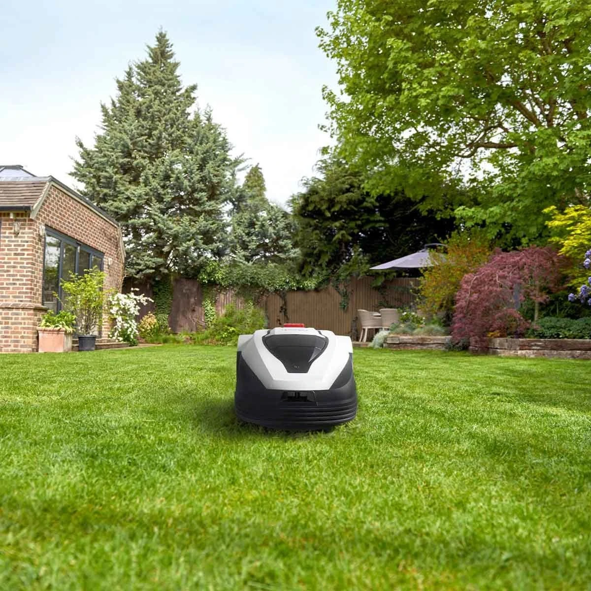 Gtech RLM50 Robot Lawnmower 3 Gtech RLM50 Robot Lawnmower - Image 3