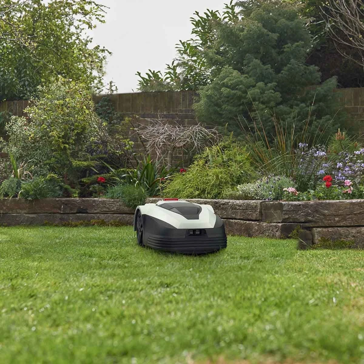 Gtech RLM50 Robot Lawnmower 6 Gtech RLM50 Robot Lawnmower - Image 6
