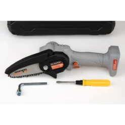 Daewoo 18V Cordless Mini Chainsaw With 2000mAh Battery And Fast Charger -Garden Tools Shop 363959 3