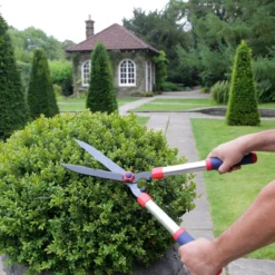 Spear & Jackson Hand Shears 230mm (9") Wavy Edge Blades -Garden Tools Shop 367337 3