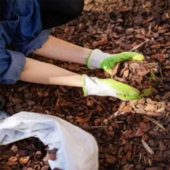 Thompson And Morgan Decorative Bark - 80 Litre Bag X1