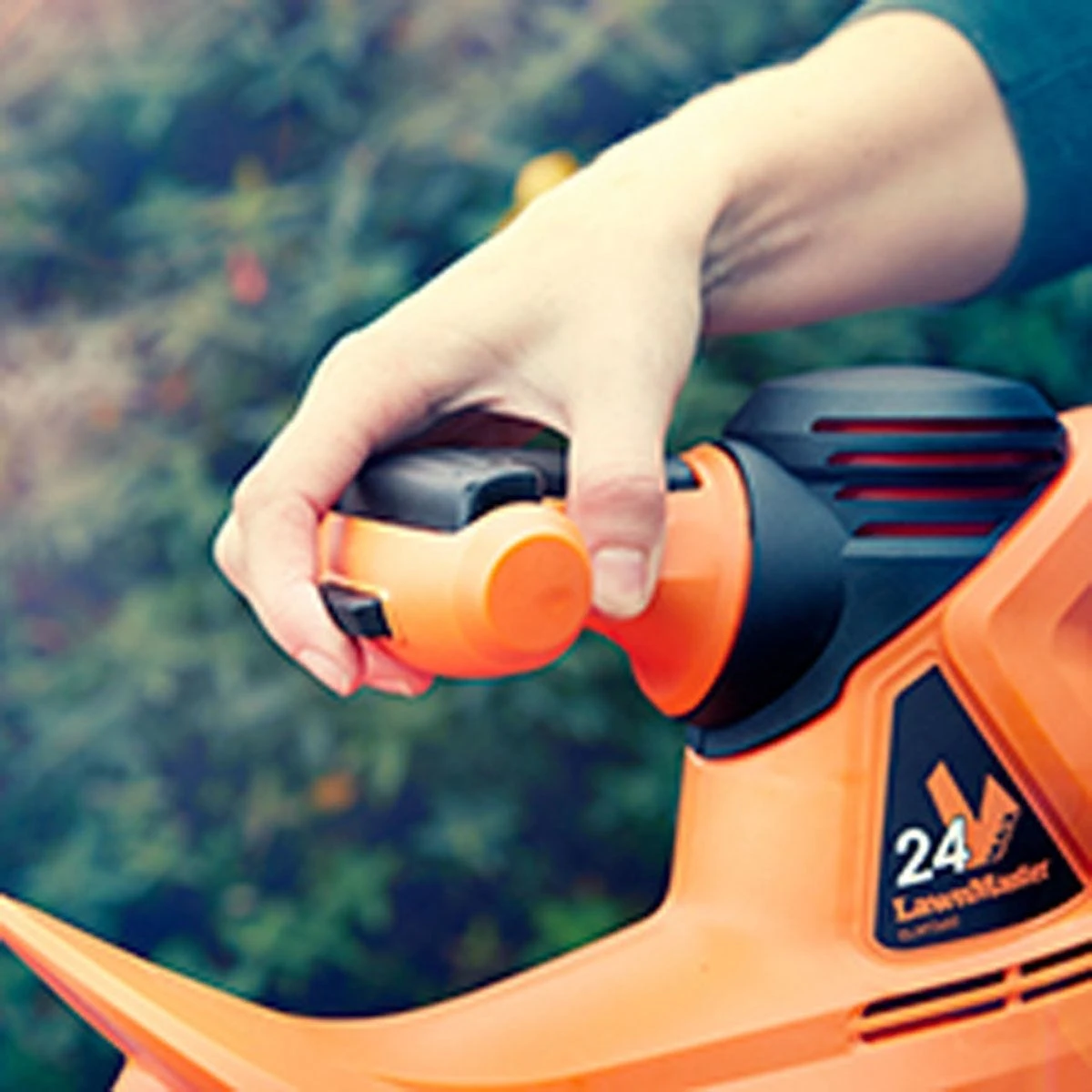 LawnMaster MX 24V 52cm Cordless Hedge Trimmer 5 LawnMaster MX 24V 52cm Cordless Hedge Trimmer - Image 5