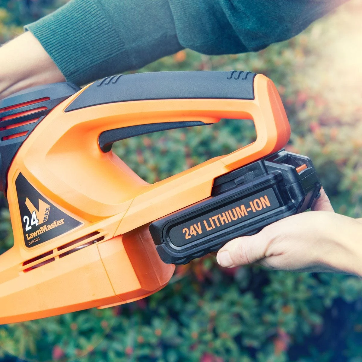 LawnMaster MX 24V 52cm Cordless Hedge Trimmer 6 LawnMaster MX 24V 52cm Cordless Hedge Trimmer - Image 6