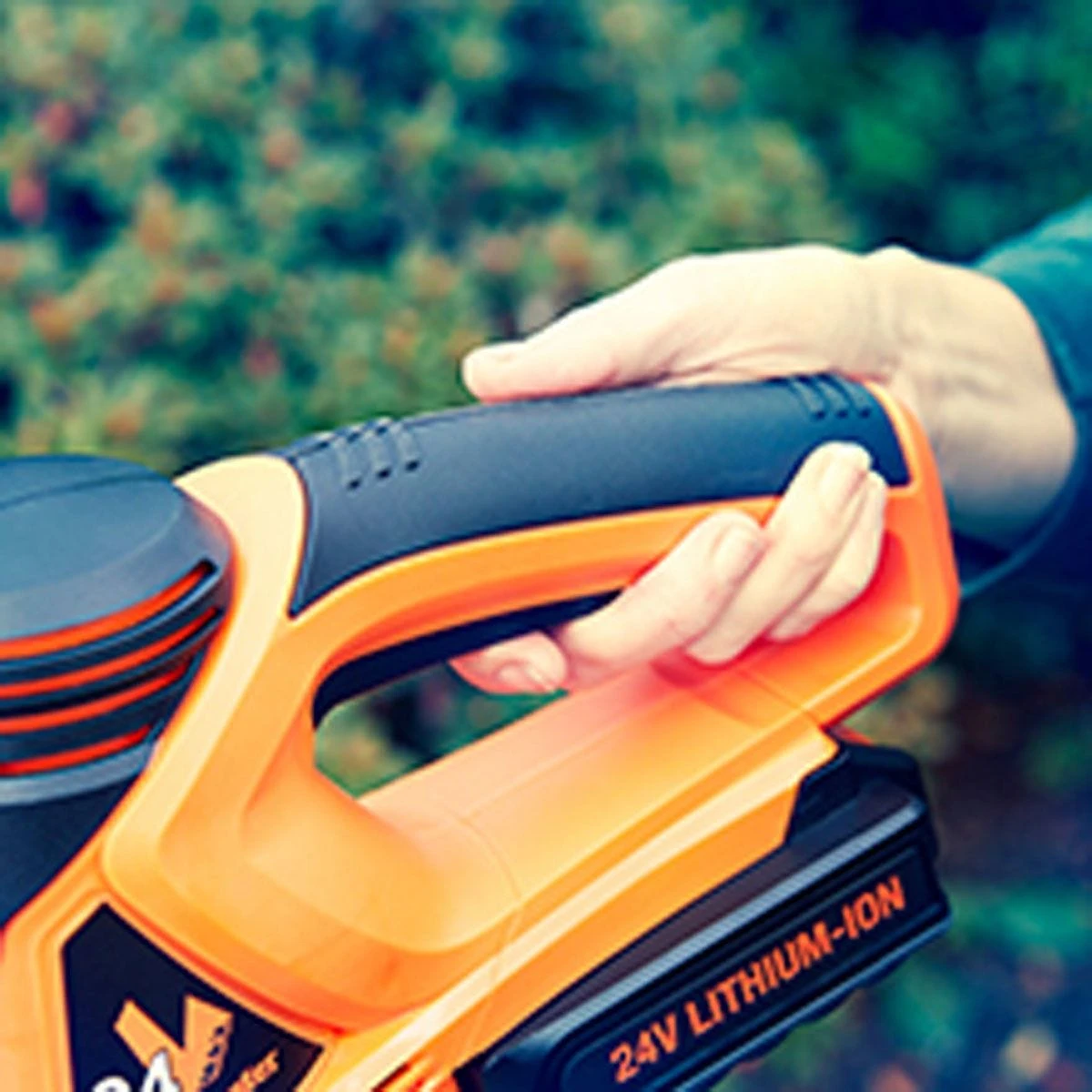 LawnMaster MX 24V 52cm Cordless Hedge Trimmer 7 LawnMaster MX 24V 52cm Cordless Hedge Trimmer - Image 7