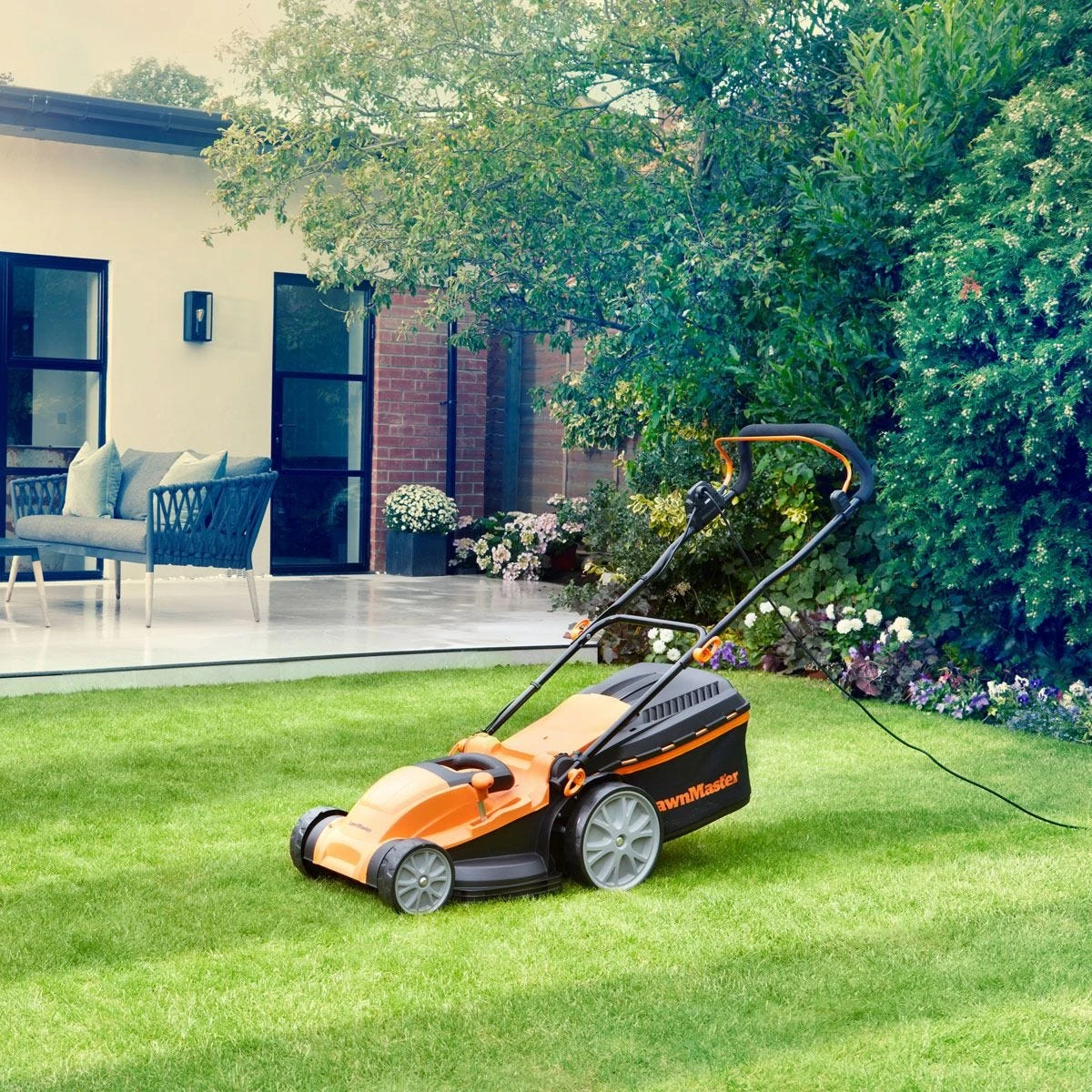 LawnMaster 1800W 40cm Electric Lawnmower And 25cm Grass Trimmer Set 3 LawnMaster 1800W 40cm Electric Lawnmower And 25cm Grass Trimmer Set - Image 3