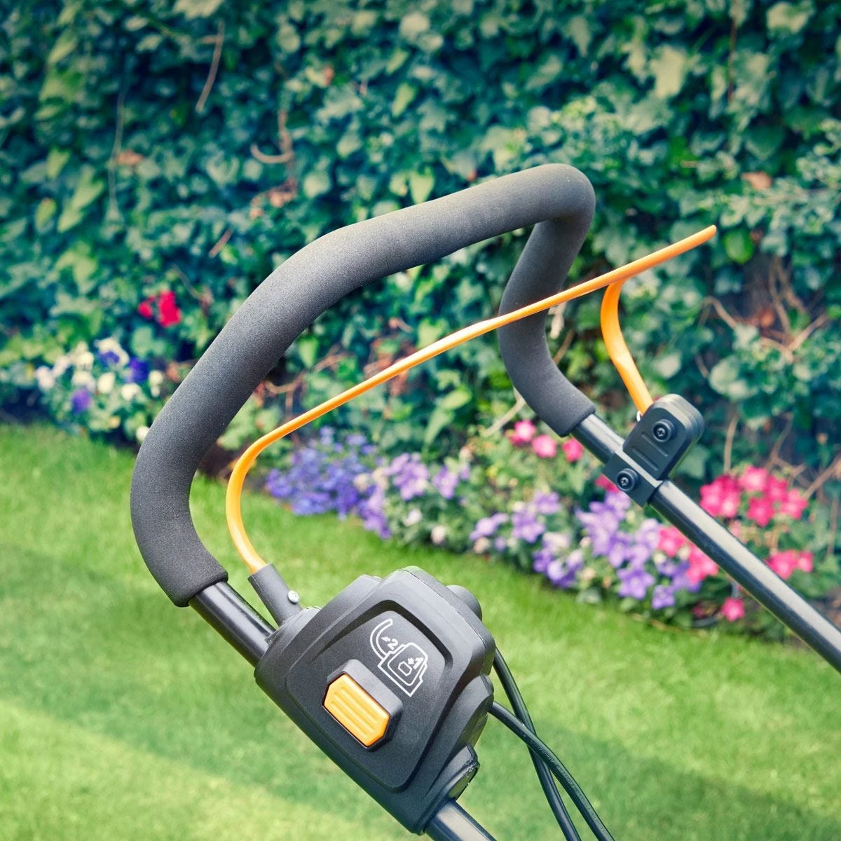 LawnMaster 1800W 40cm Electric Lawnmower And 25cm Grass Trimmer Set 7 LawnMaster 1800W 40cm Electric Lawnmower And 25cm Grass Trimmer Set - Image 7