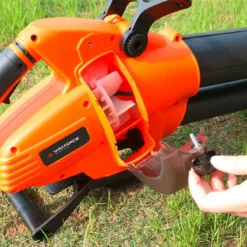 Yard Force 3-in-1 3000W Electric Corded Blower Vac And Mulcher With 35L Collection Bag And 100-300 Km/h Air Speed - EB U30 -Garden Tools Shop 382997 4