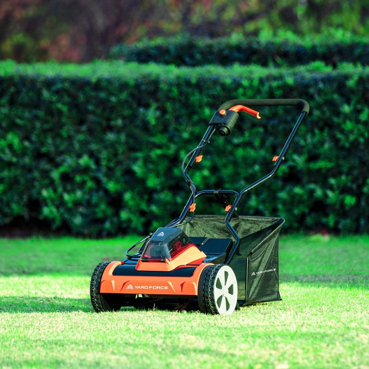 Yard Force 20V 4.0Ah 38cm Cordless Cylinder Lawnmower Lithium-Ion Battery & Charger Included - CR20 Range - LM C38A 2 Yard Force 20V 4.0Ah 38cm Cordless Cylinder Lawnmower Lithium-Ion Battery & Charger Included - CR20 Range - LM C38A - Image 2