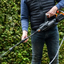 Yard Force 12V Cordless 12cm Mini Chainsaw With Lithium-Ion Battery And Charger - IFlex Range - LS F12 -Garden Tools Shop 383005 5