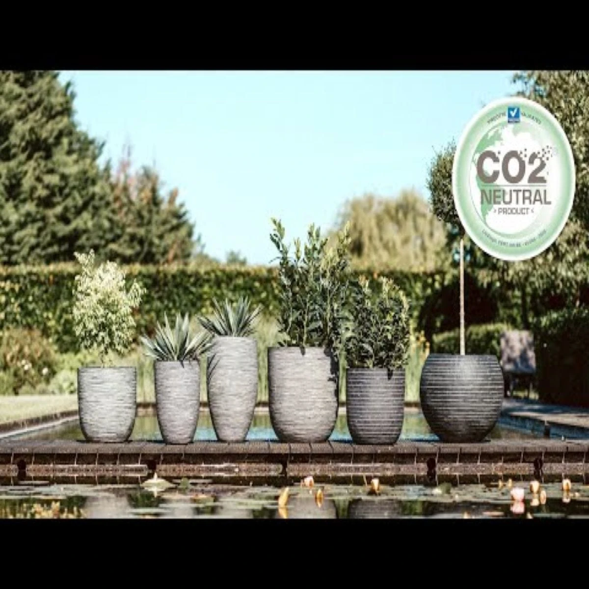 Capi Europe Ball Planter Row NL 54x52 - Black 9 Capi Europe Ball Planter Row NL 54x52 - Black - Image 9
